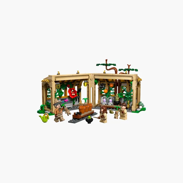 Lego Harry Potter Hogwarts Castle Herbology Class 390Pcs price comparison Qatar – cheapest at Centrepoint